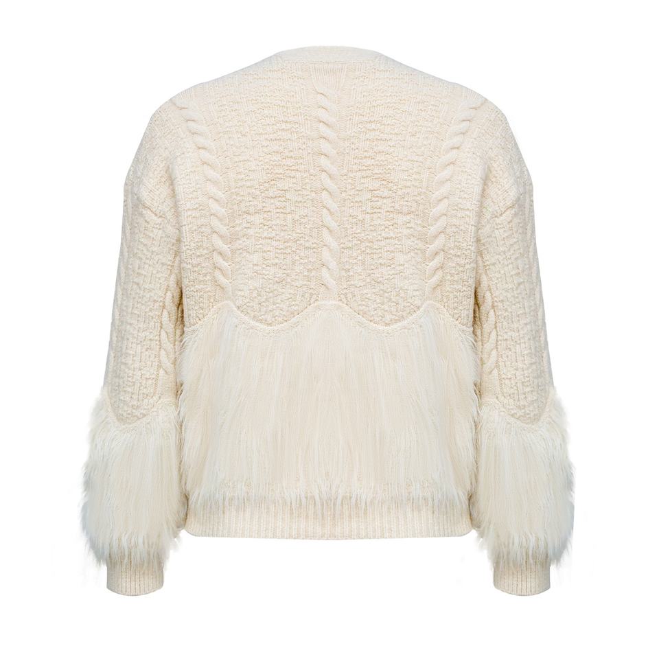 Cable Knit Sweater – V-Neck Design – Fur Trim – Thick Winter Style