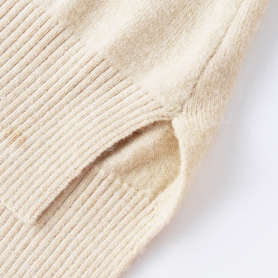 Sweater – Vintage Round Neck – Flock Embroidery – Elegant Everyday Style