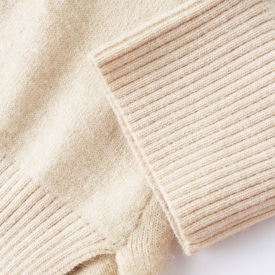 Sweater – Vintage Round Neck – Flock Embroidery – Elegant Everyday Style