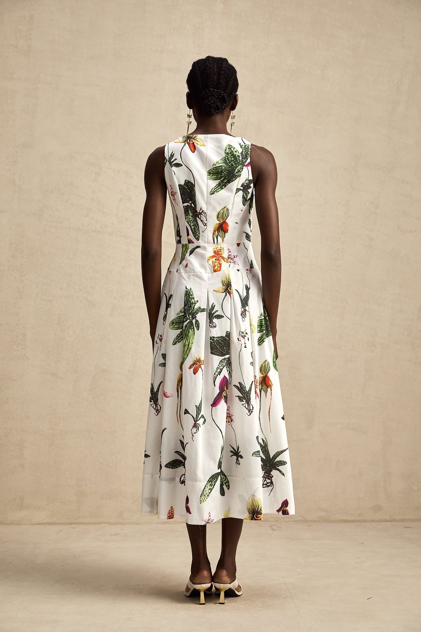 A floral print midi dress with a vneck and poplin fabric featuring a Magali design