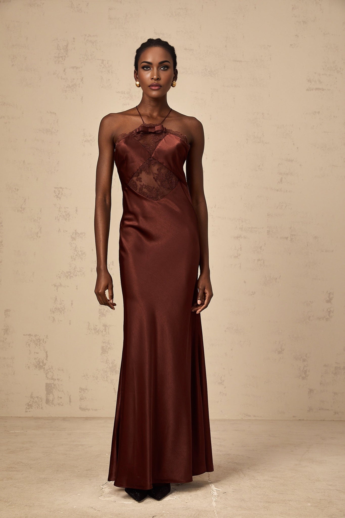 A long elegant winered maxi dress with satin fabric and lace panelling details named Eléonore