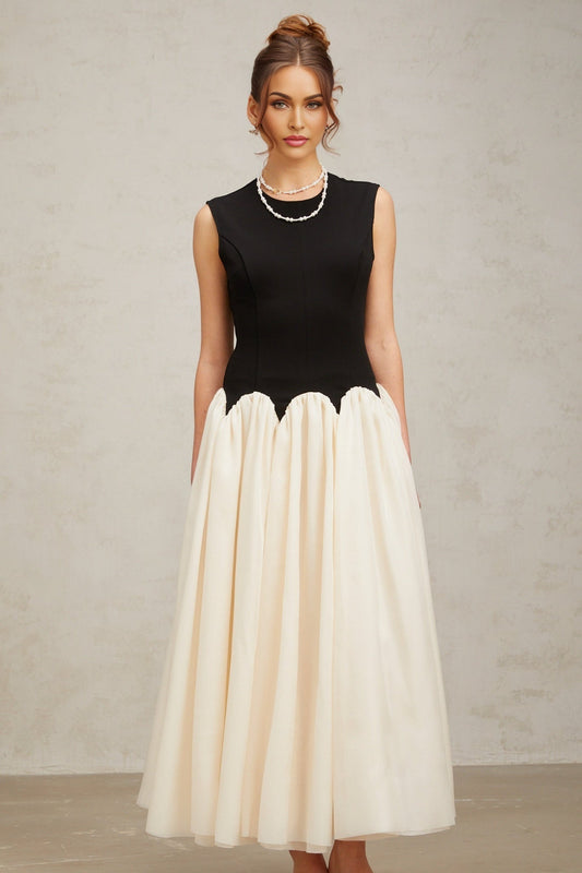 A long maxi dress with puff sleeves featuring colorblocked design in contrasting shades named Josette