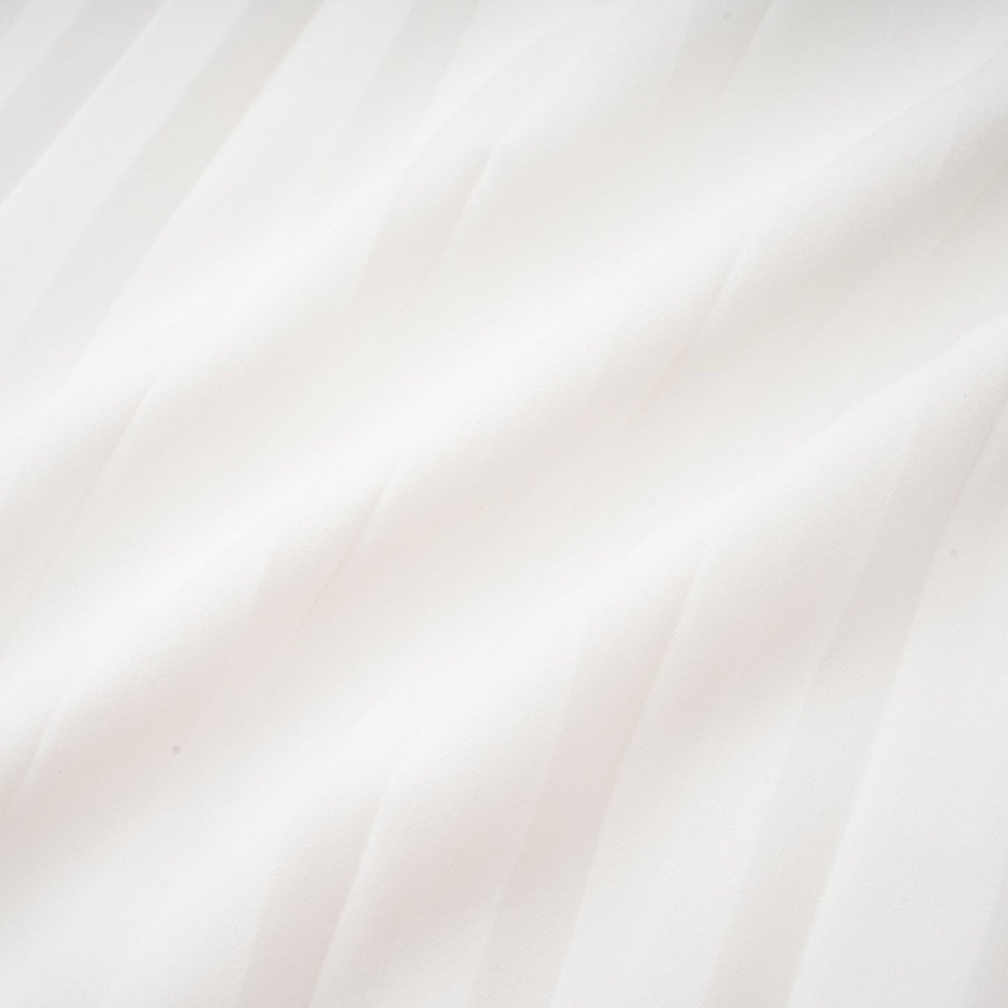 A plissiertes minikleid with v neck called Claudette featuring a pleated design and short length