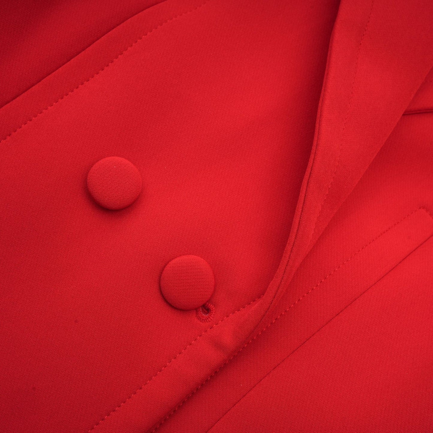 A red blazer with hourglass silhouette and doublebreasted front closure