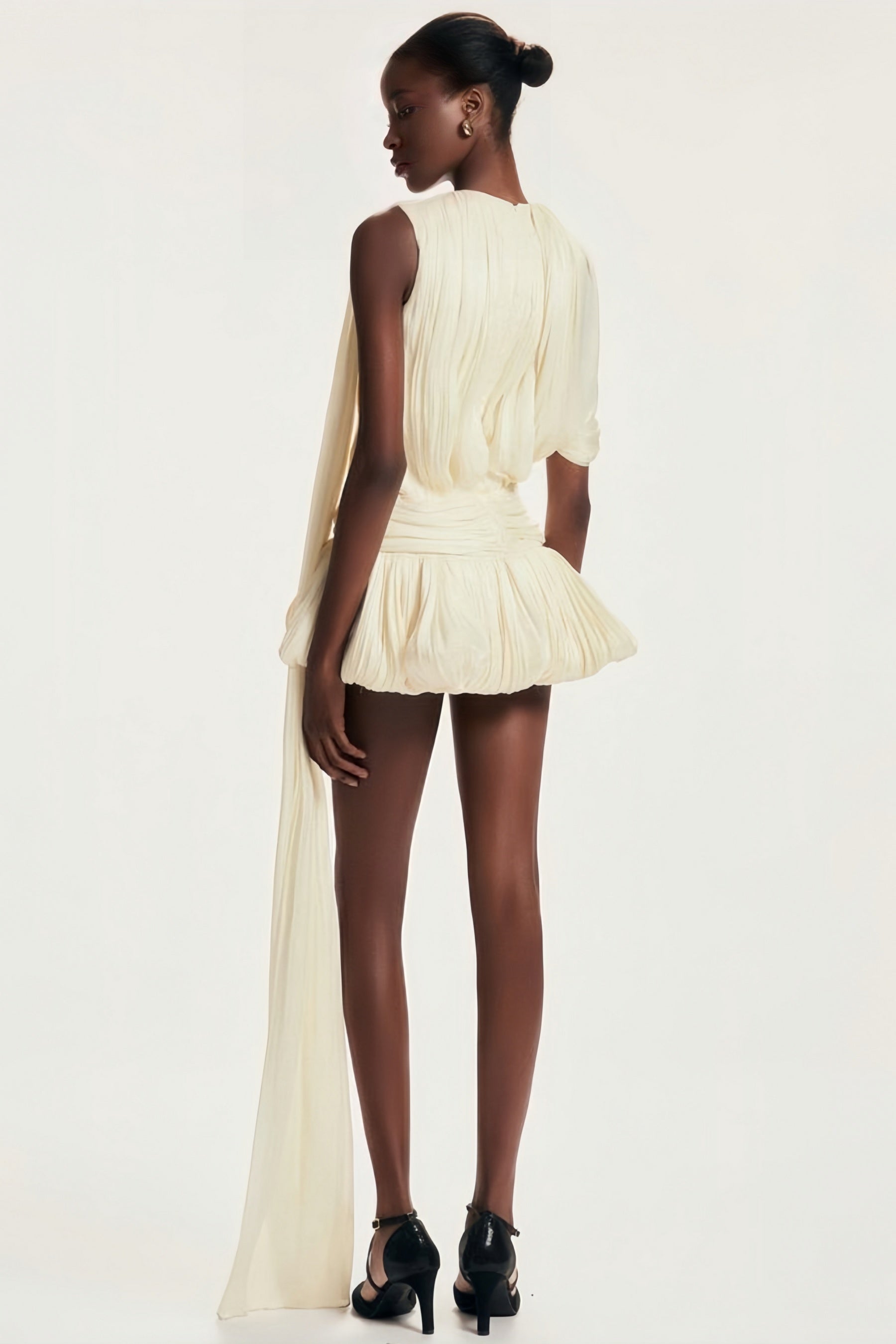 A short pleated mini dress with ribbon design details named Cyrielle