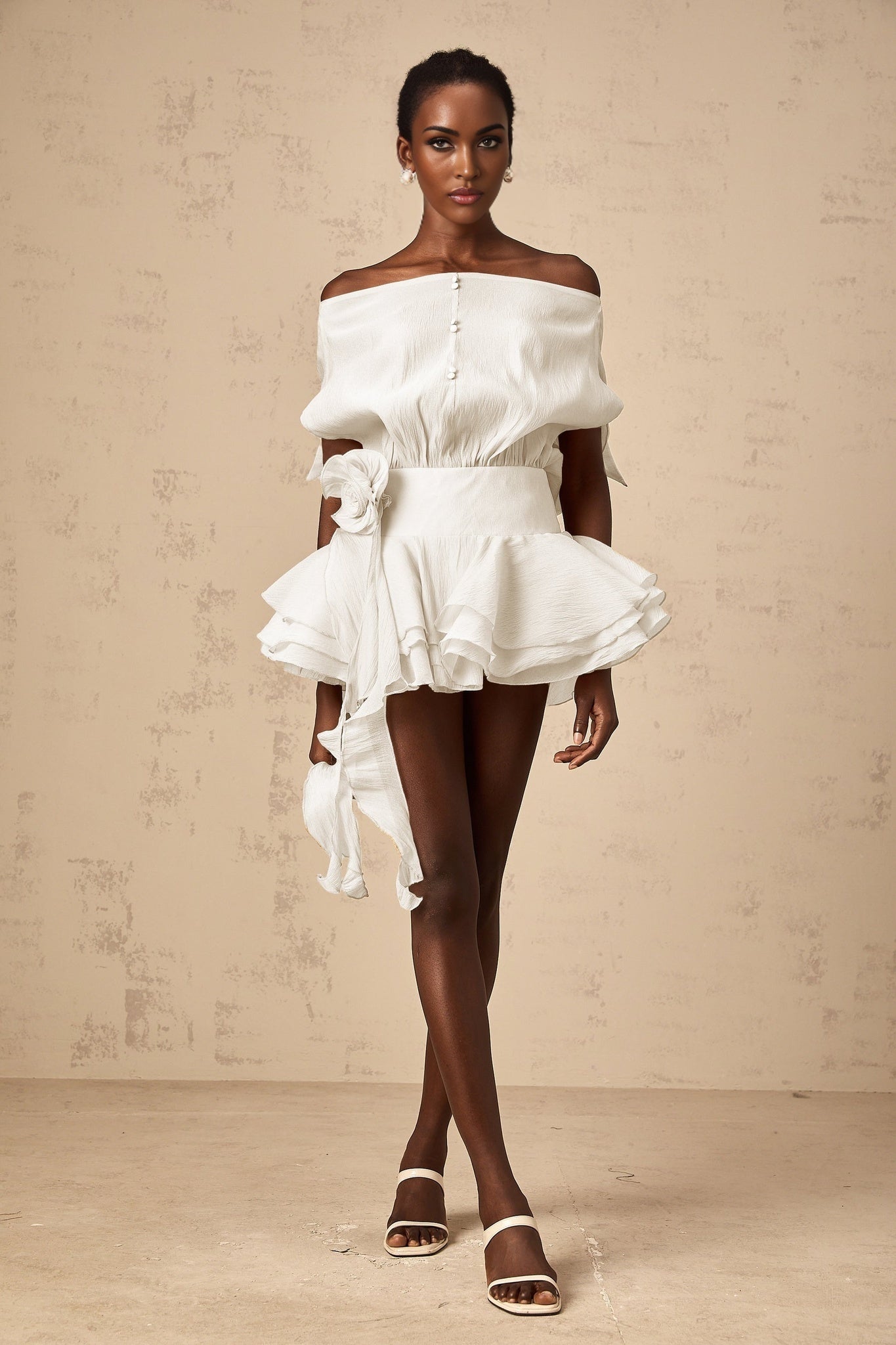Amélie Womens White Floral Appliqué Flounced Mini Dress