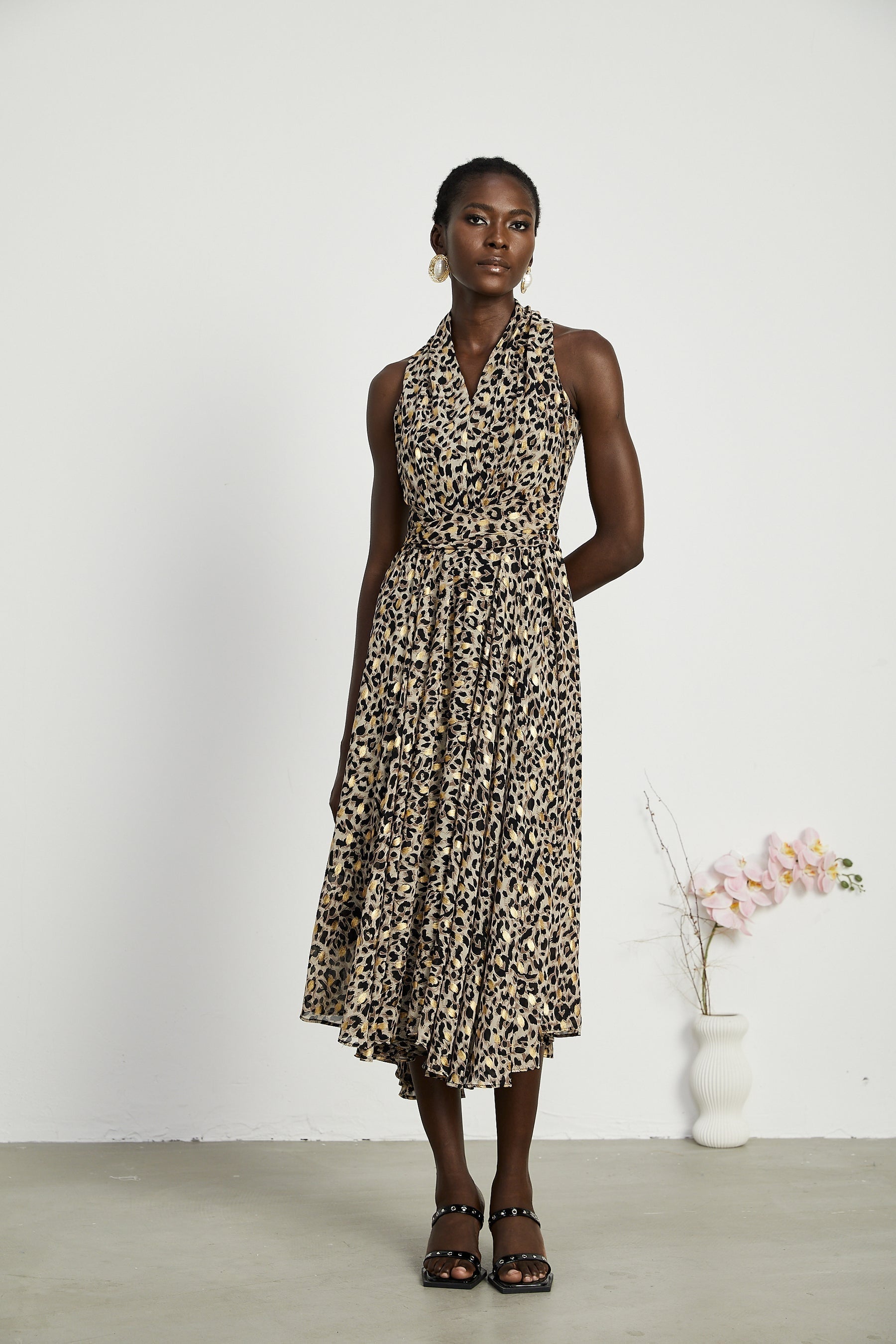 Angélique Vneck leopardprint midi dress