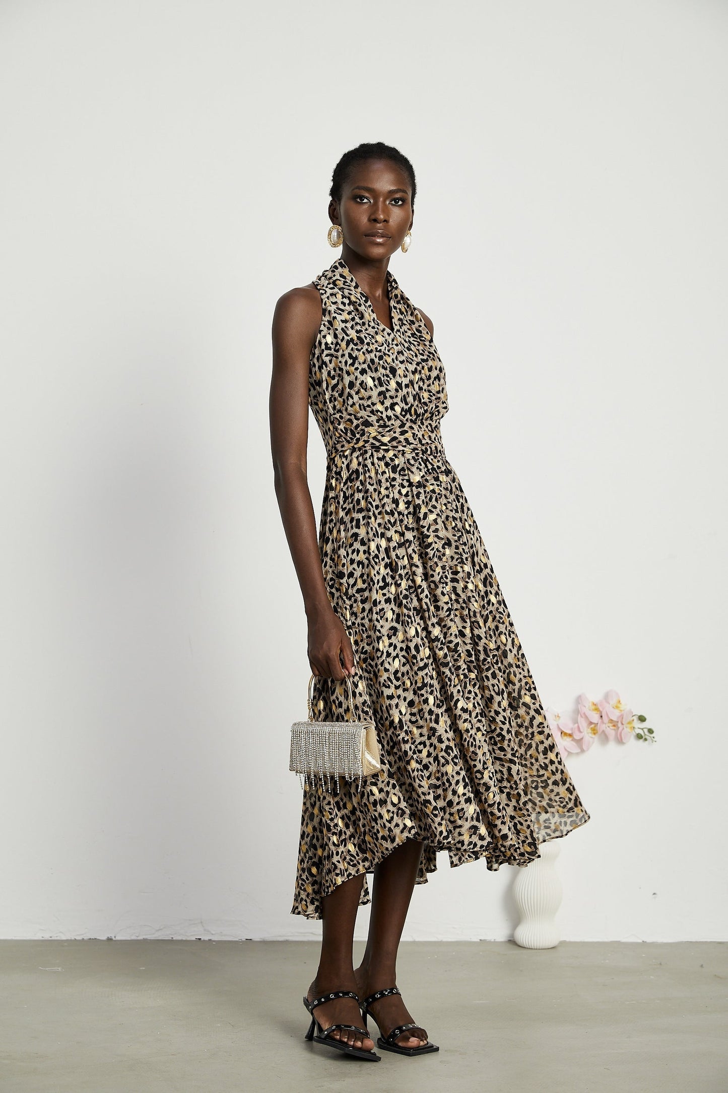 Angélique Vneck leopardprint midi dress