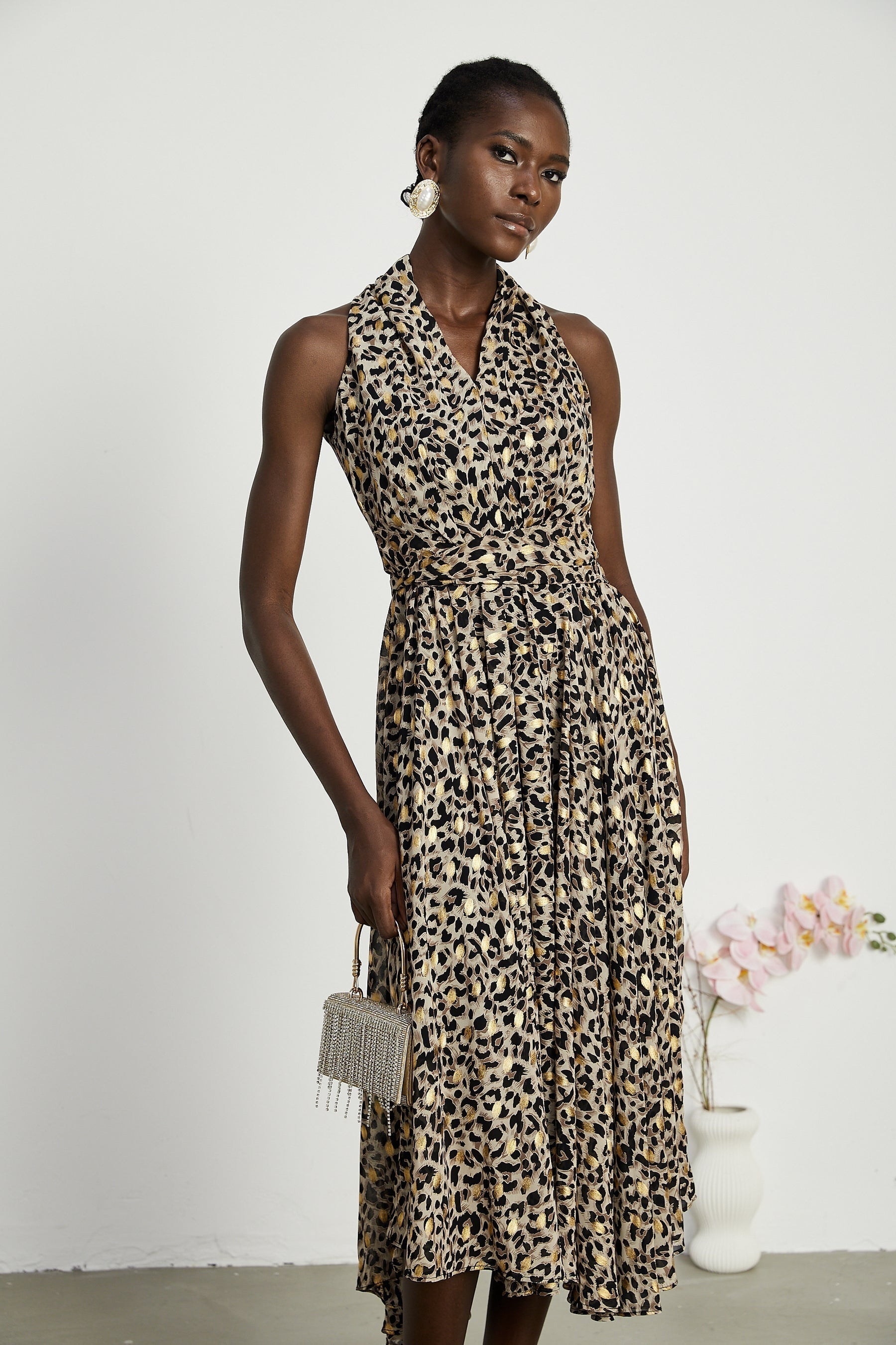 Angélique Vneck leopardprint midi dress