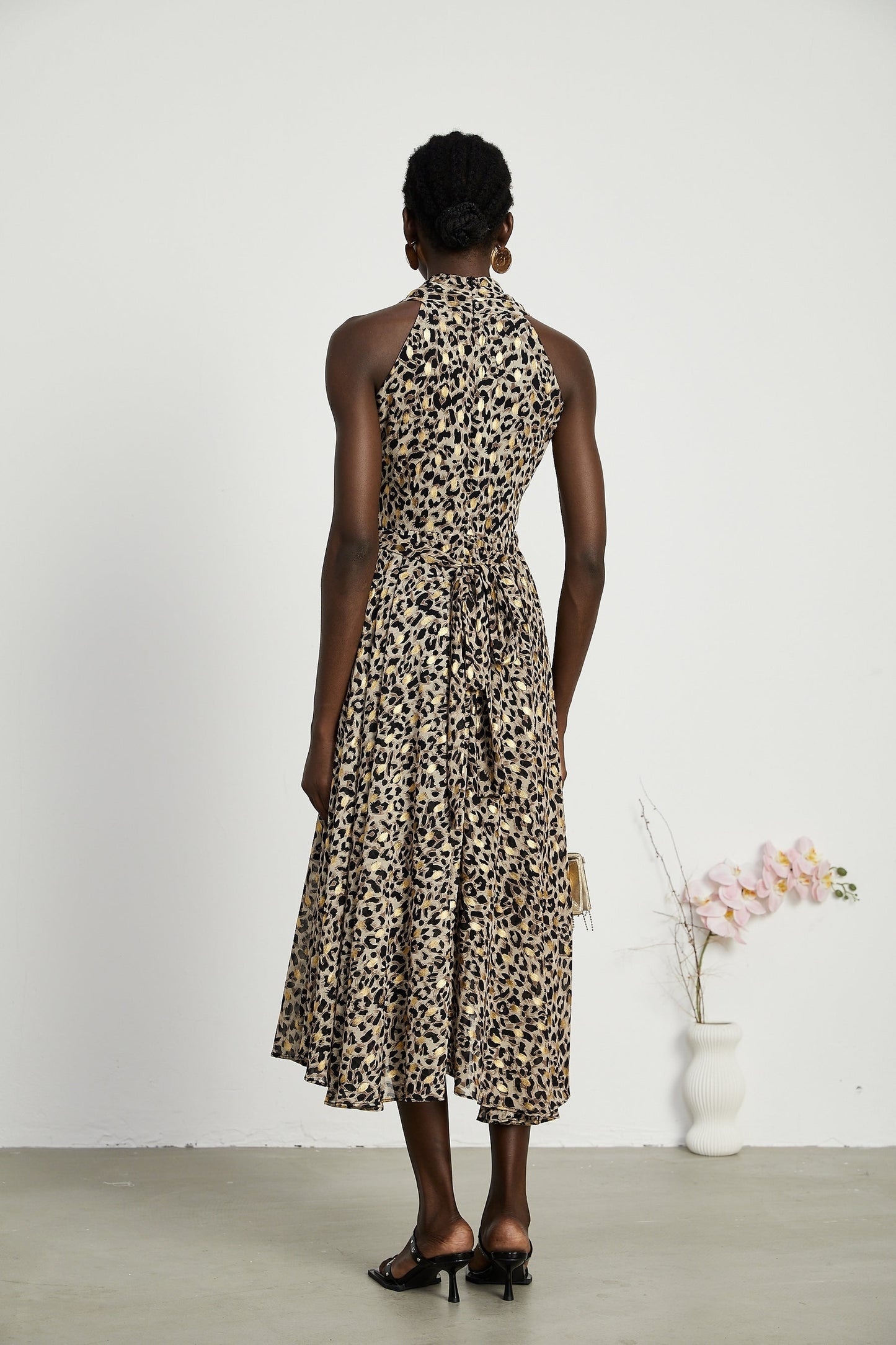 Angélique Vneck leopardprint midi dress