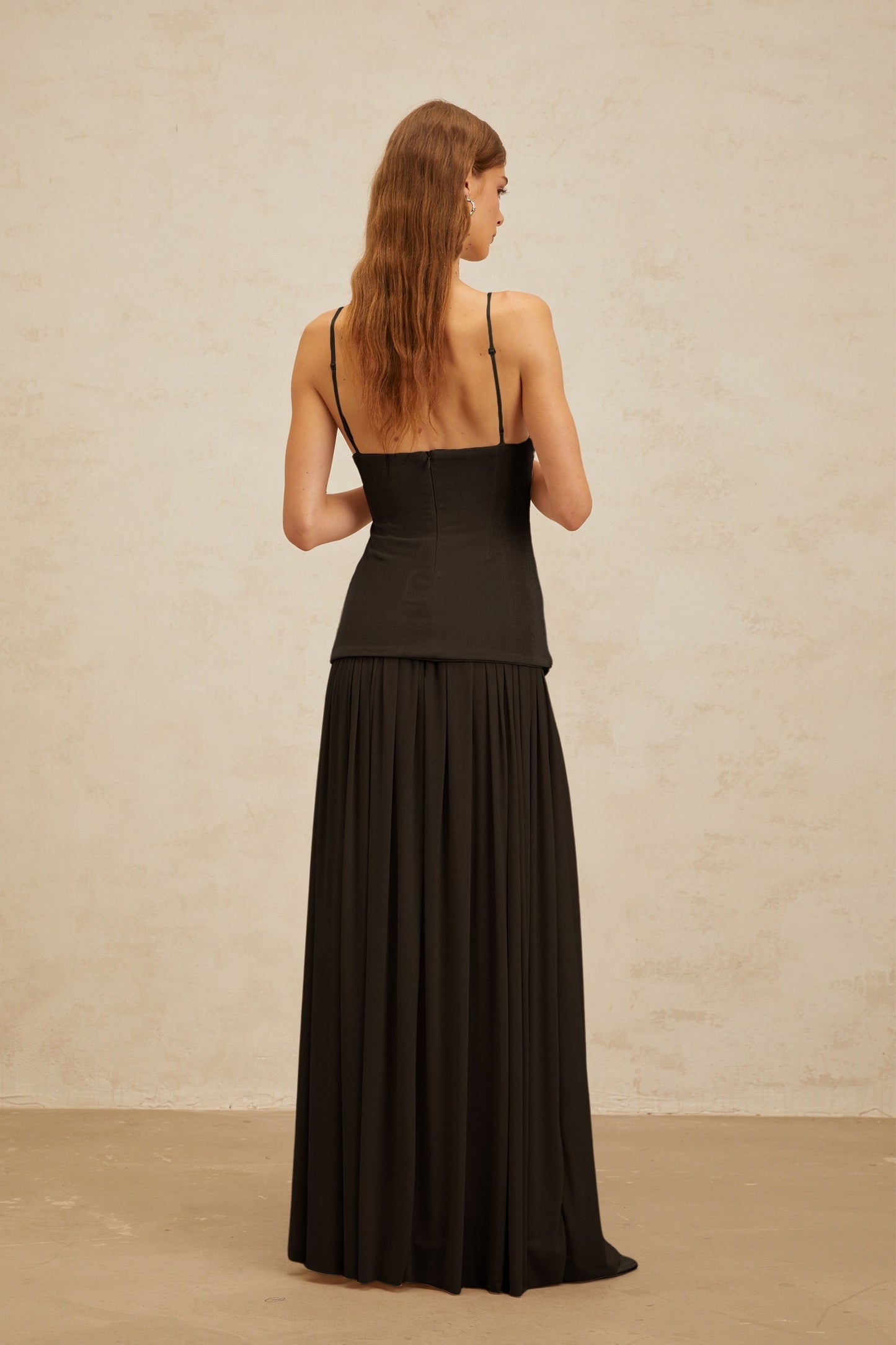 Black V-neck sleeveless top with brooch and ruched detailing and adjustable spaghetti straps, rear zip fastening, paired with black pleated maxi skirt, both made of 100% Terylene fiber
