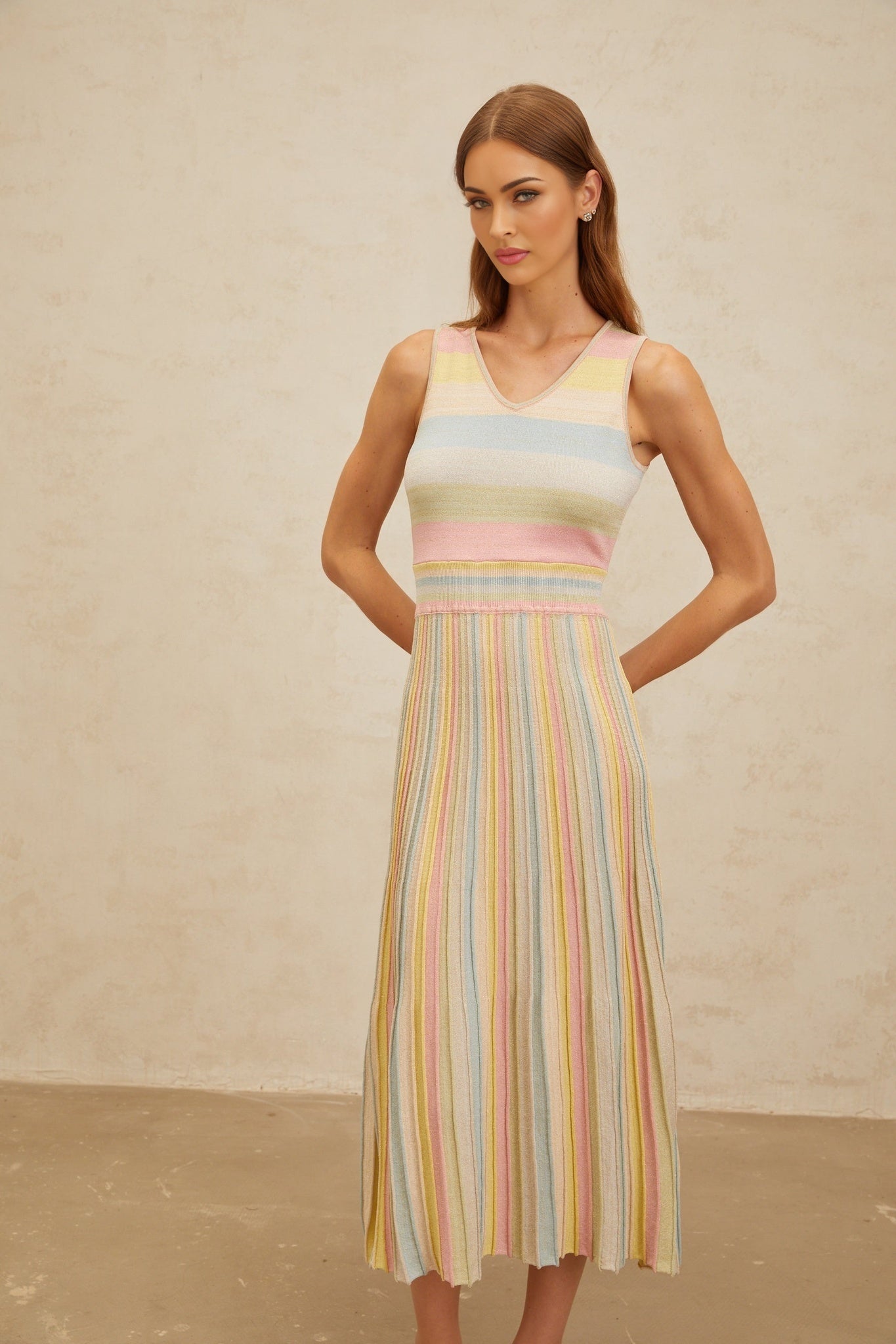 Blue and Multicolor Sleeveless Knitted Midi Dress with V-neck and Pleated Detailing