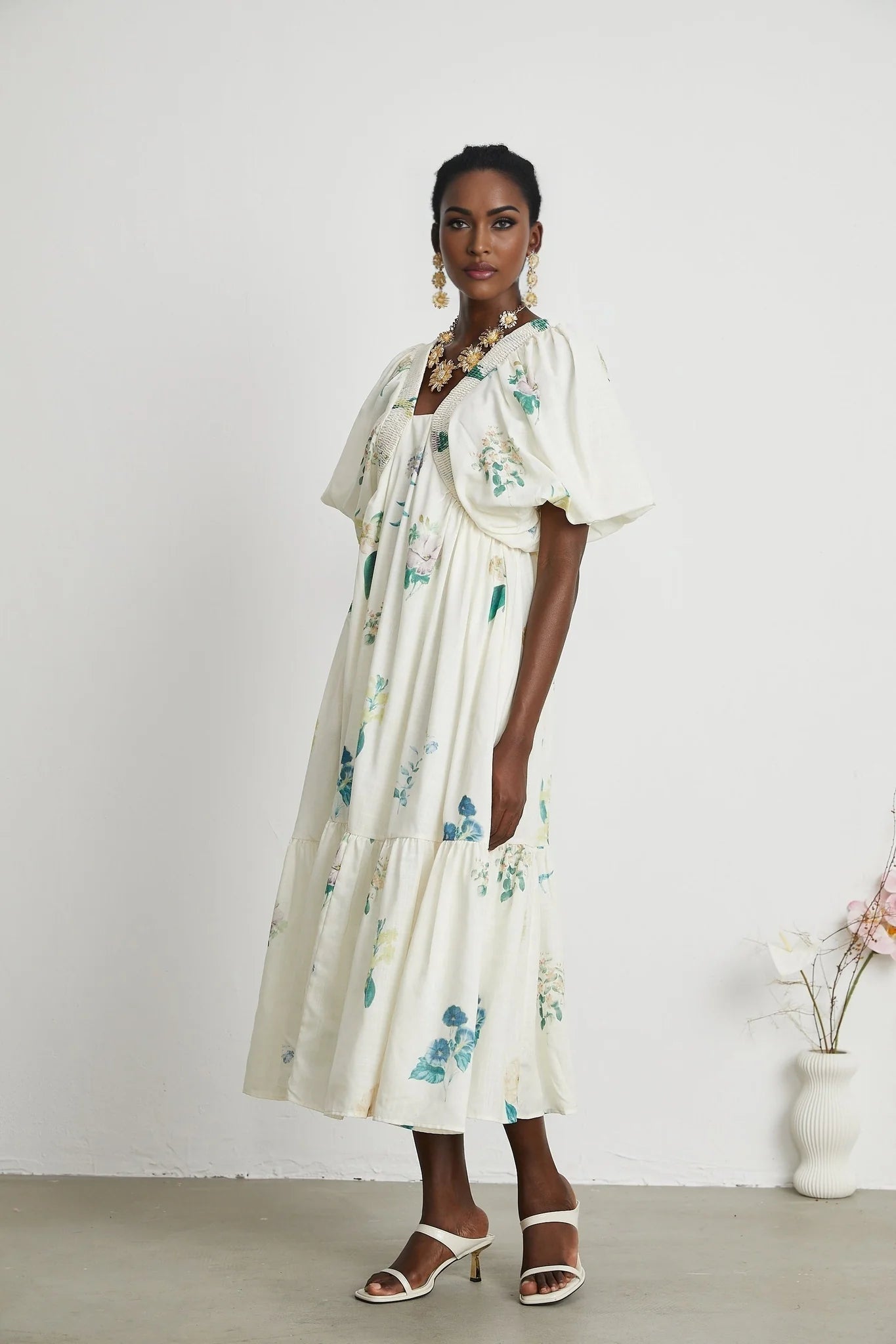 Cyrielle Vneck floralprint midi dress