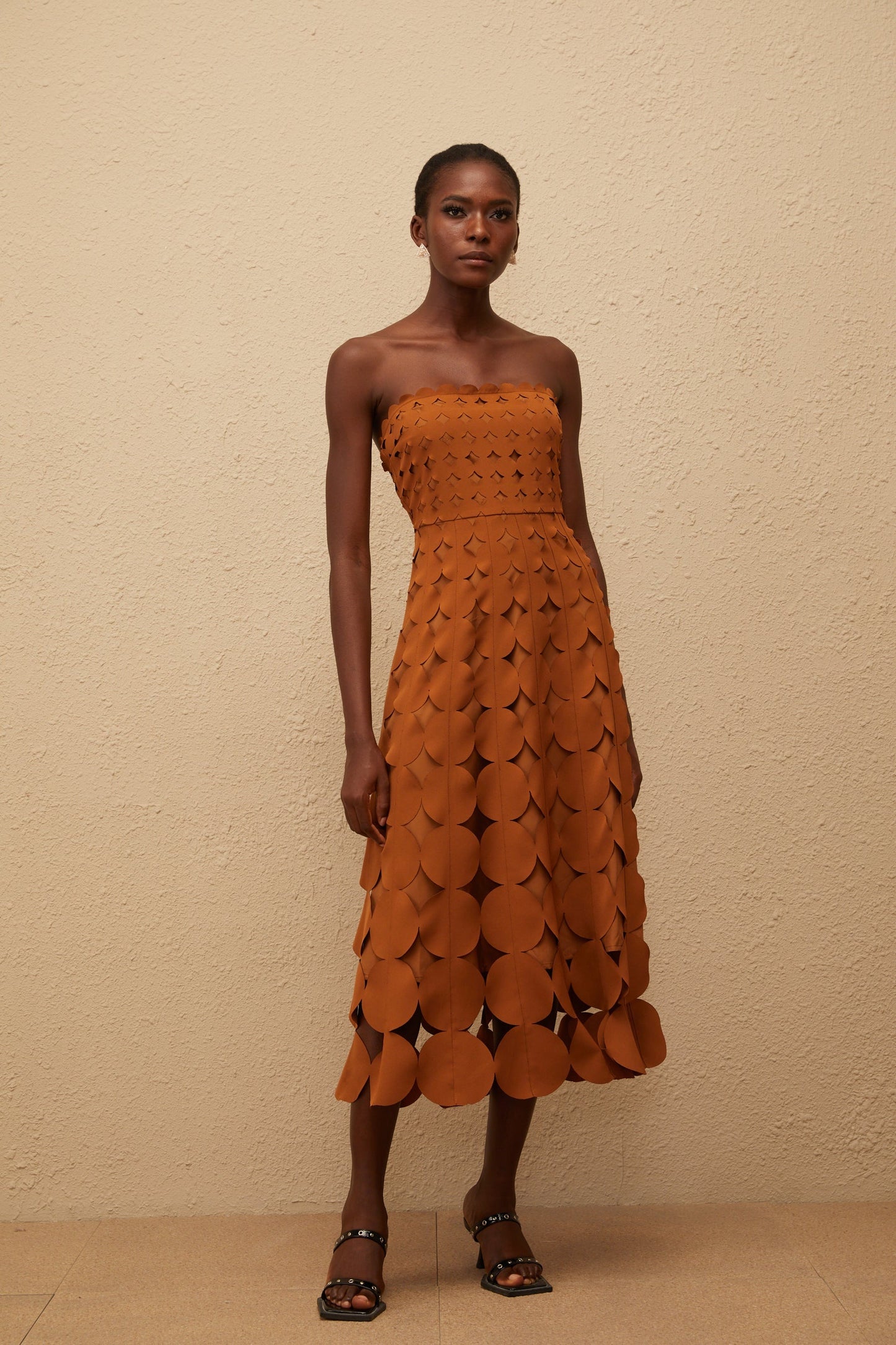 Daphné Brown Off Shoulder Scalloped Midi Dress