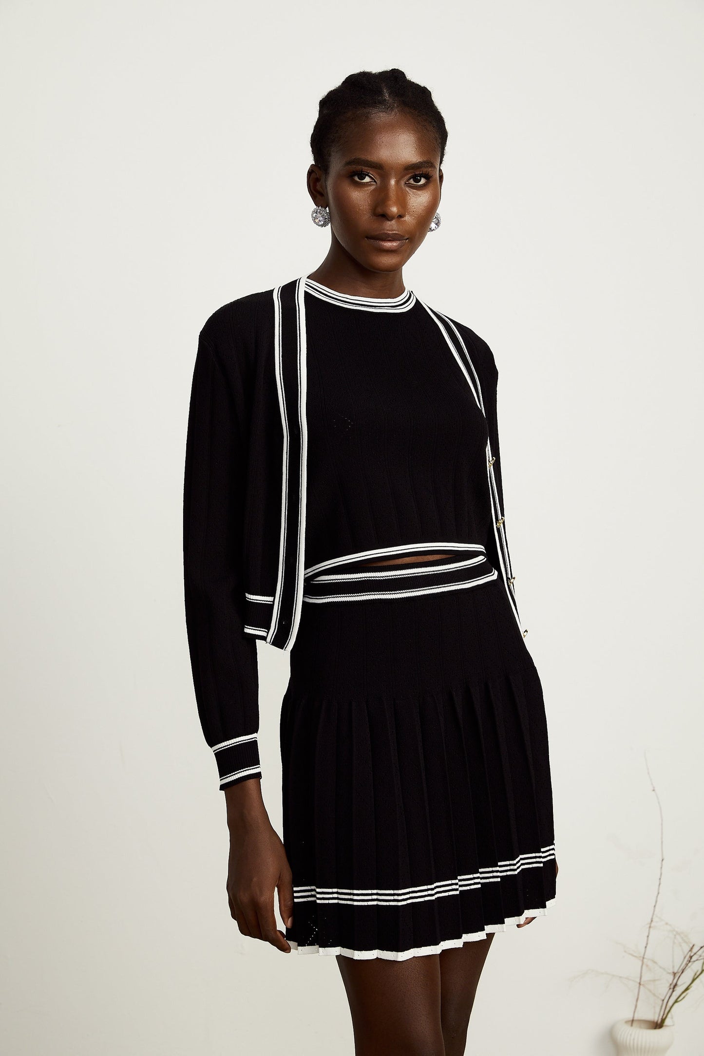 Daphné contrasttrim cardigan vest top skirt matching set
