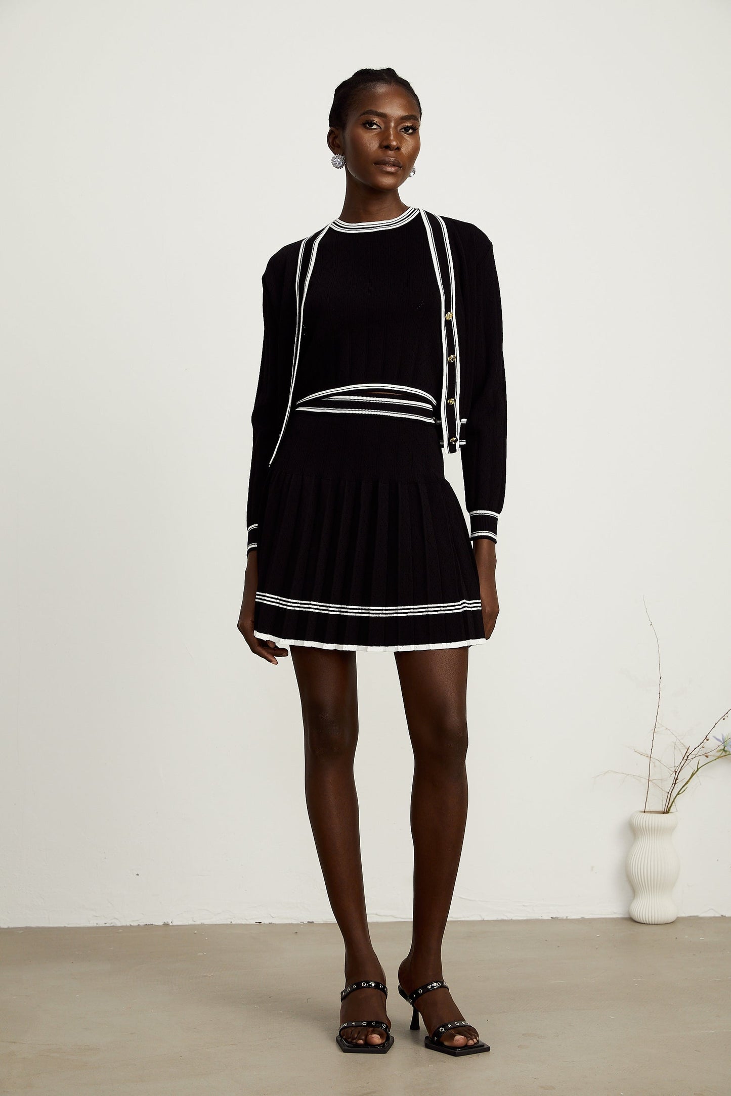 Daphné contrasttrim cardigan vest top skirt matching set