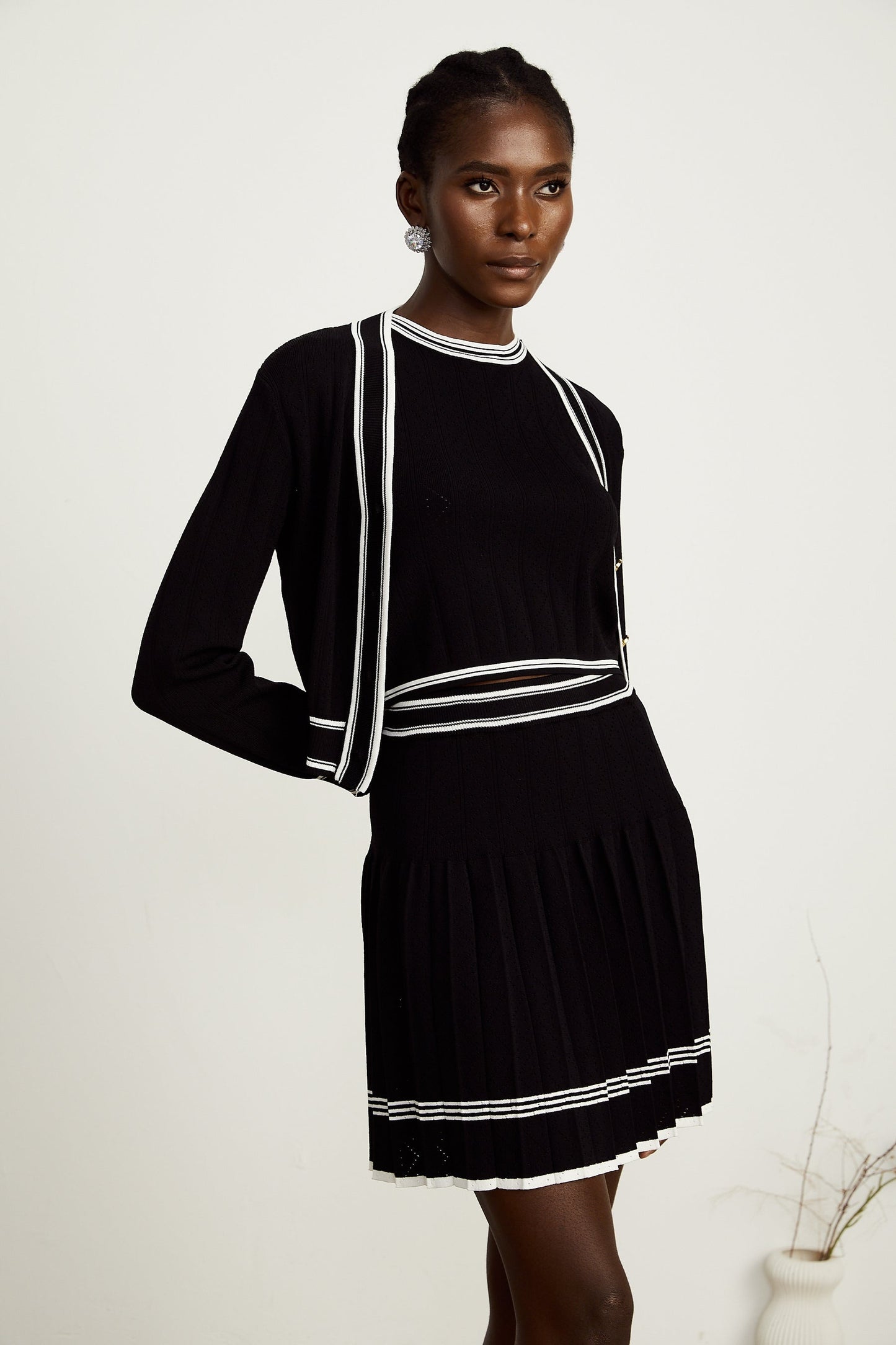 Daphné contrasttrim cardigan vest top skirt matching set