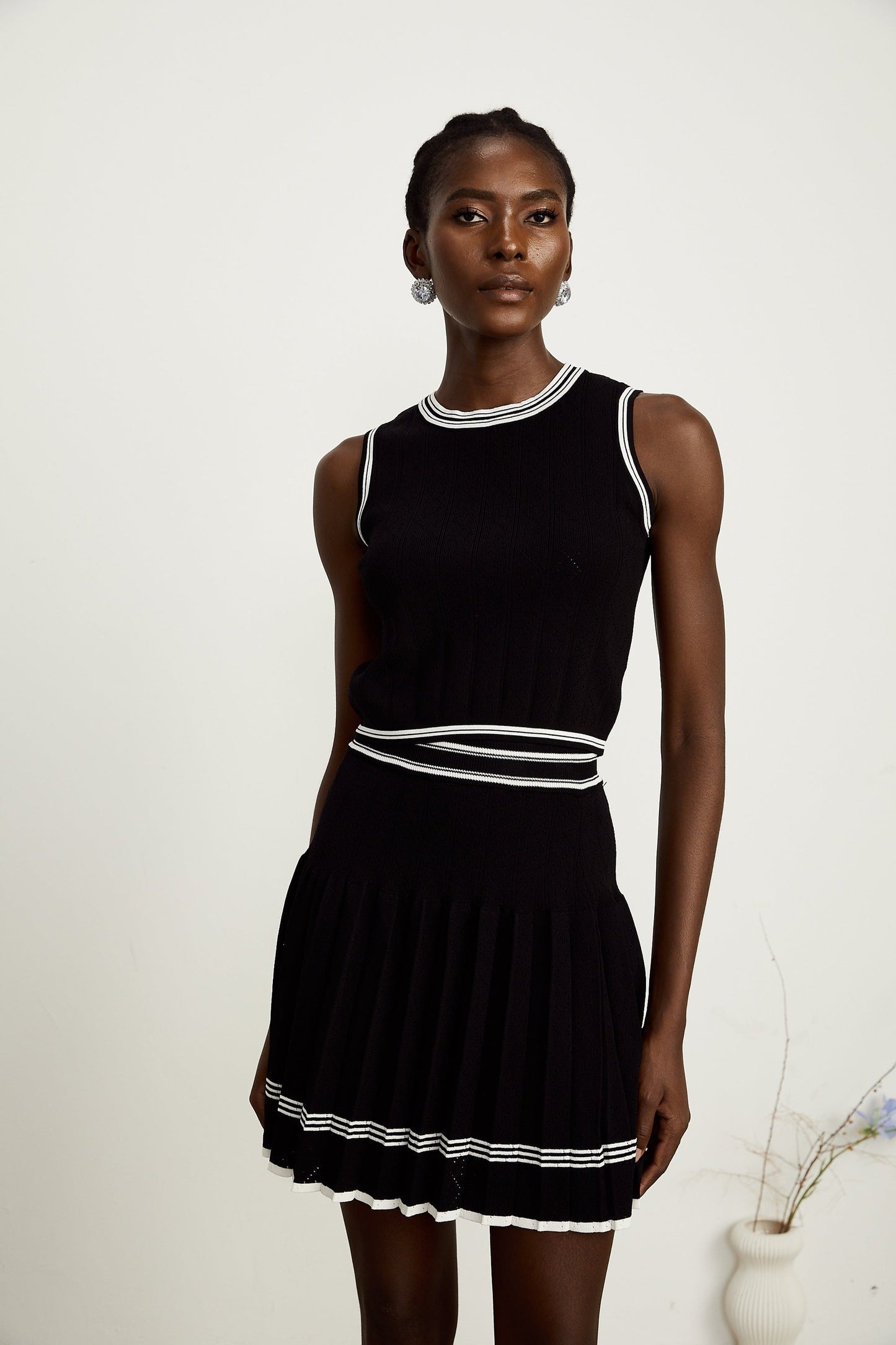 Daphné contrasttrim cardigan vest top skirt matching set