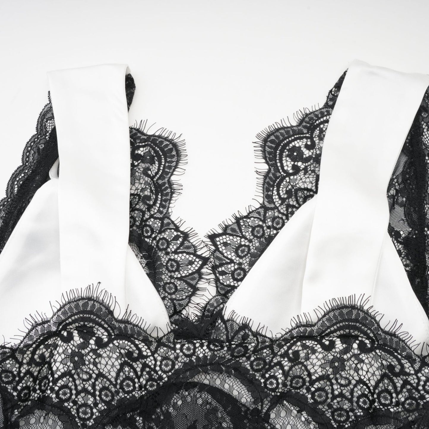 Éléonore contrastcolor lacedetail maxi dress