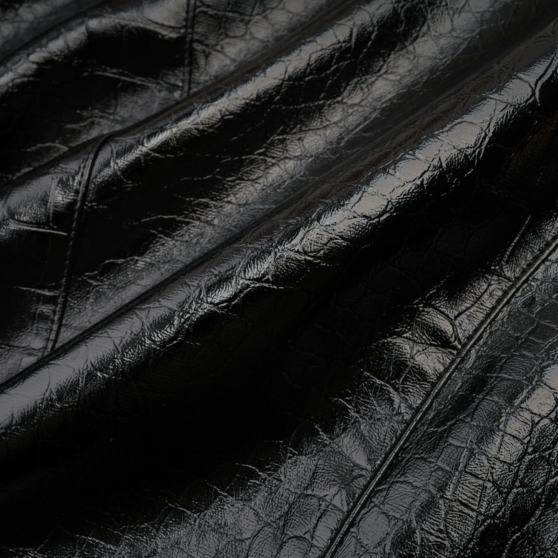 Élodie black leather jacket with cinched waist design