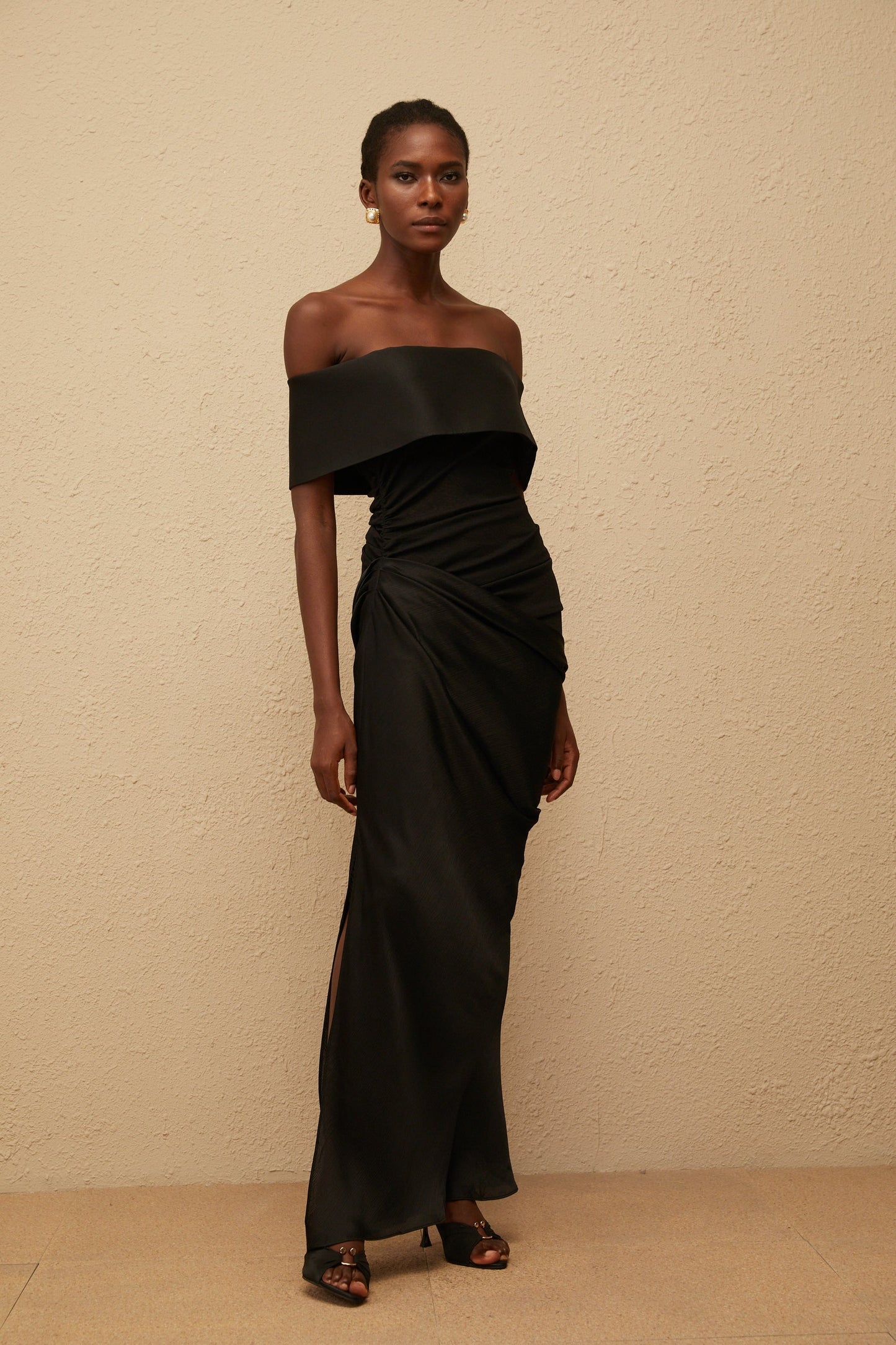Éther Black OffShoulder Satin Maxi Dress