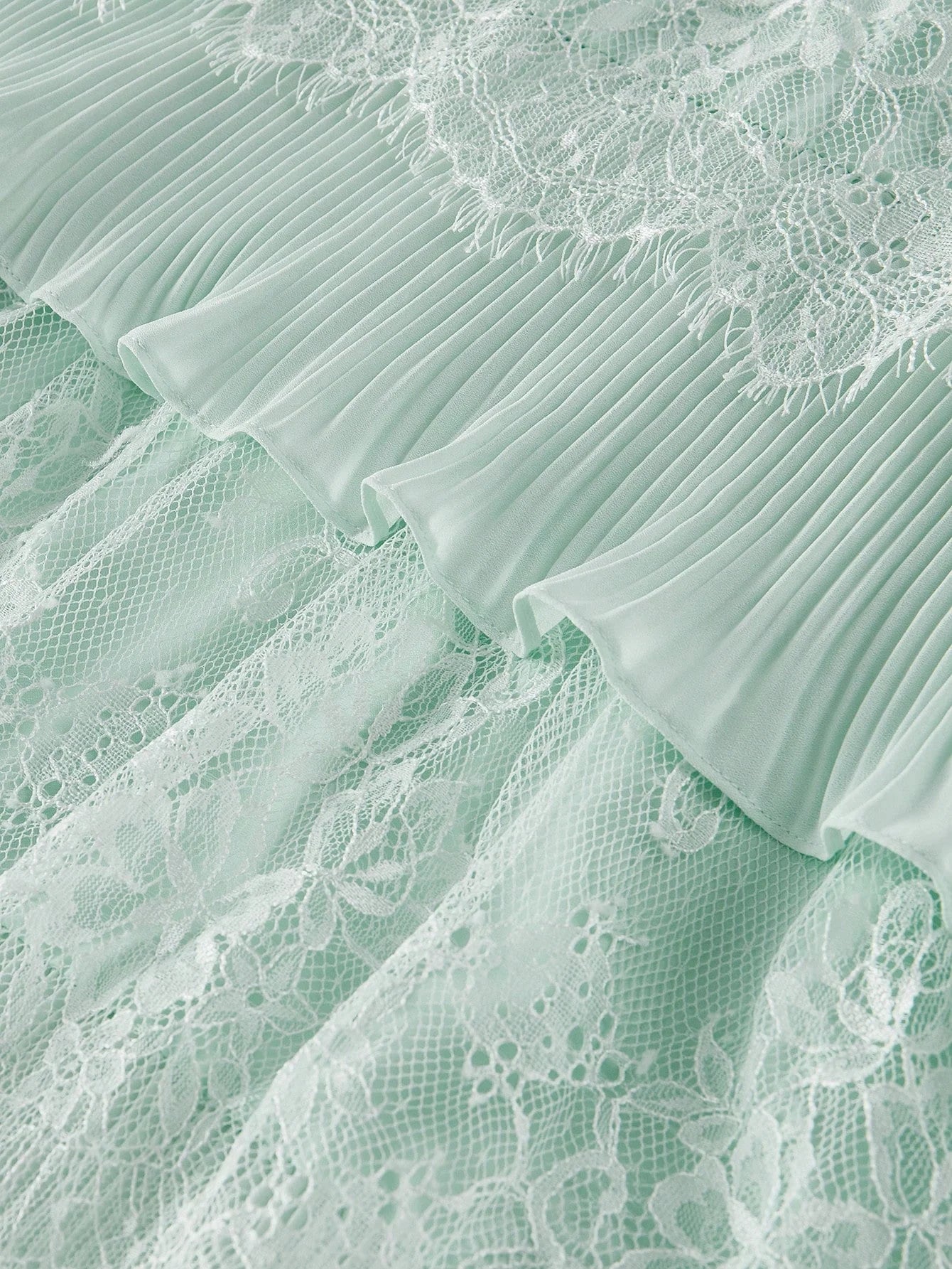 PREMIUM CONTRAST LACE LAYERED RUFFLE HEM DRESS