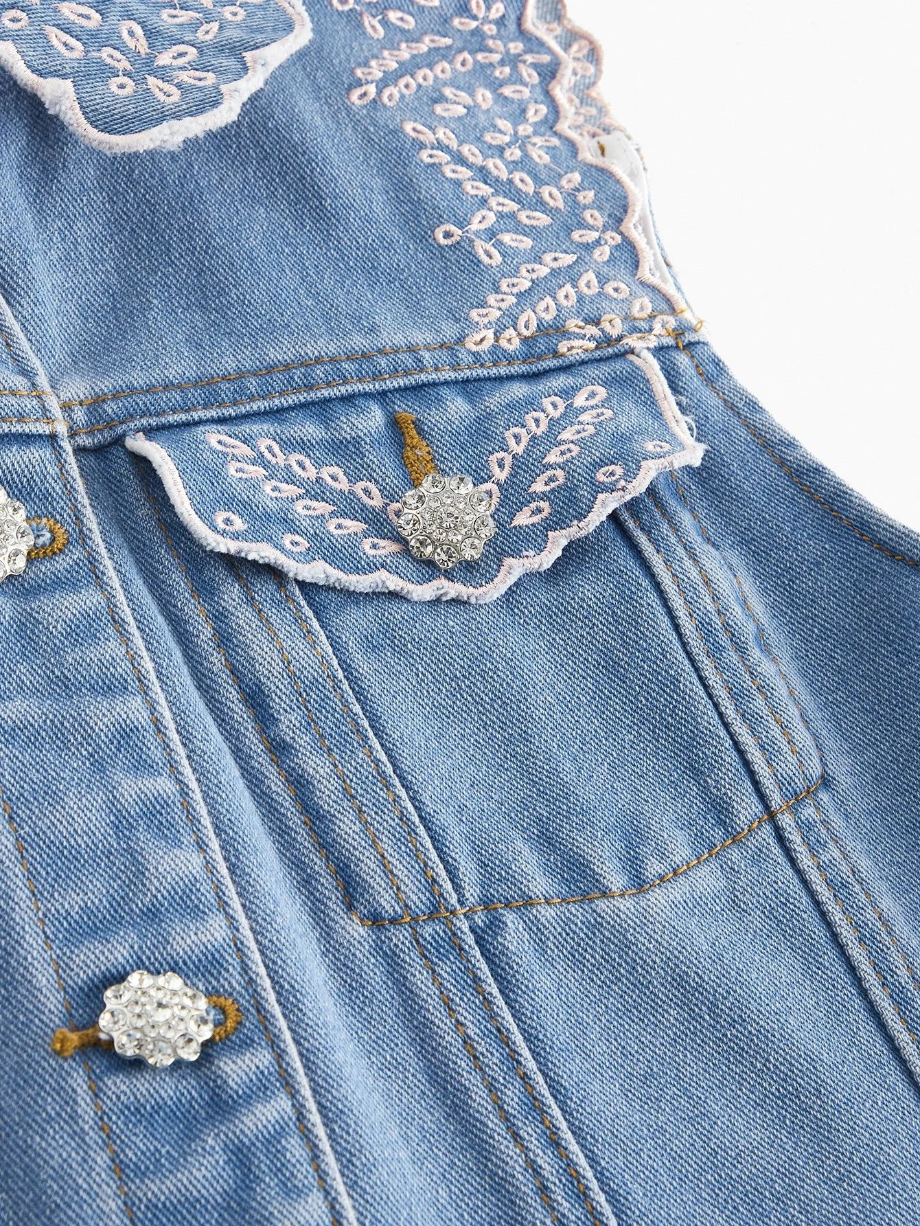 PREMIUM CONTRAST TRIM EMBROIDERY DENIM BLOUSE