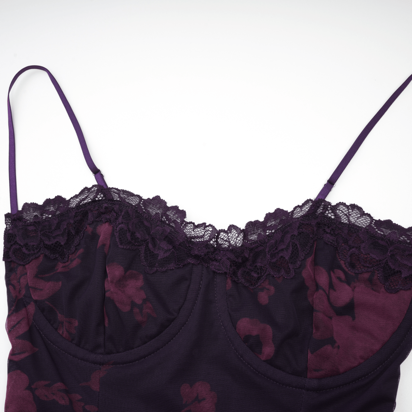 Title: "Isabel Floral Midi Dress In With Spaghetti Straps & Lace Trims" Jacqueline van Hoef
