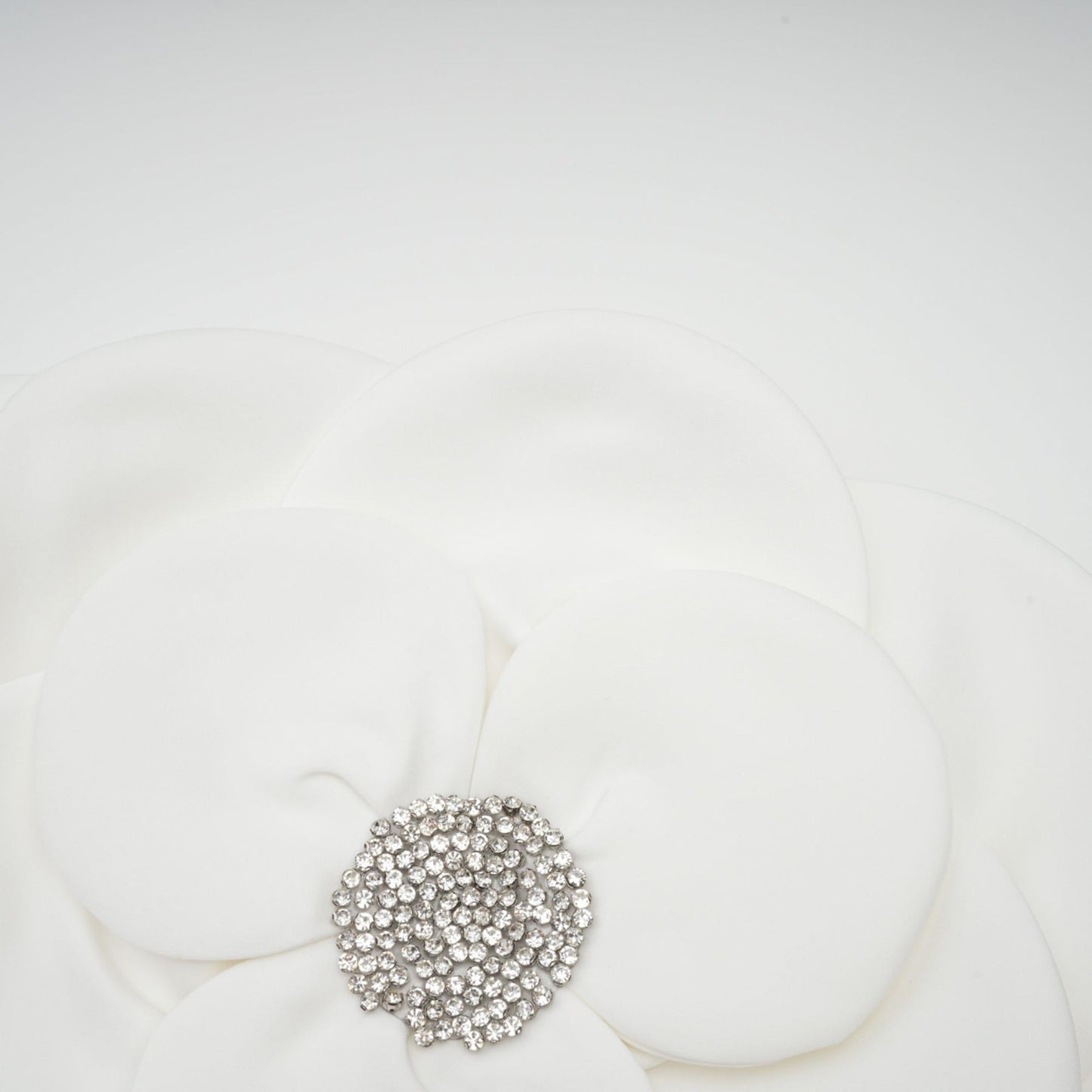 Roxane crystalembellished floralappliqué top