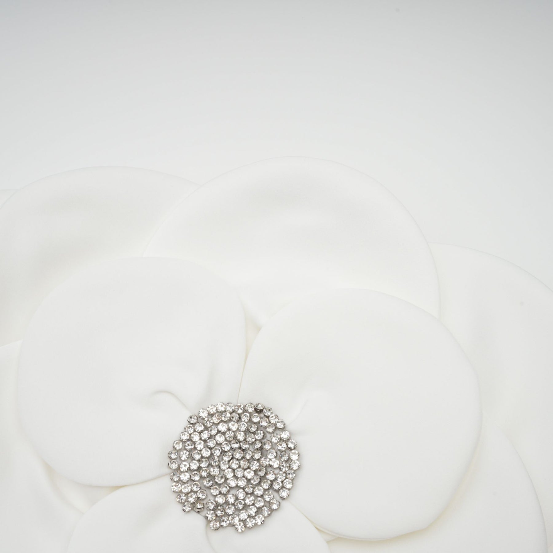 Roxane crystalembellished floralappliqué top