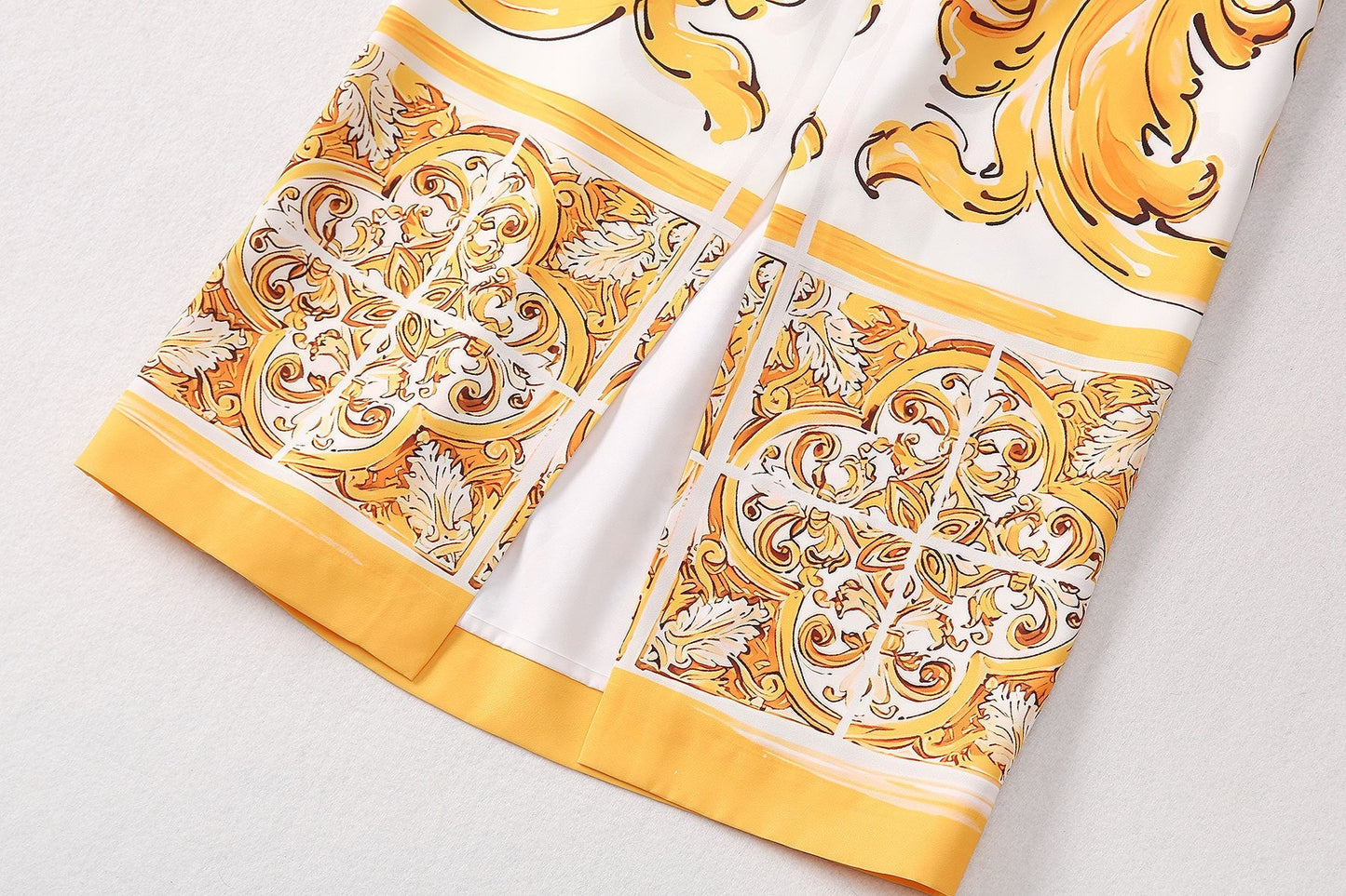 Stylish Yellow and White Baroque Pattern Halter Neck Dress