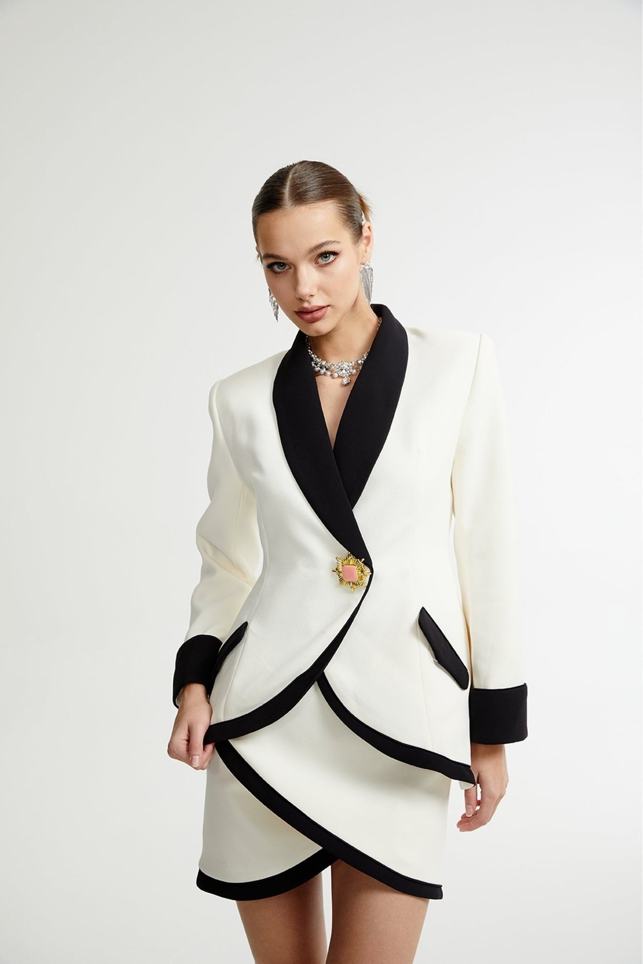 Vespera contrast colours jacket skirt matching set