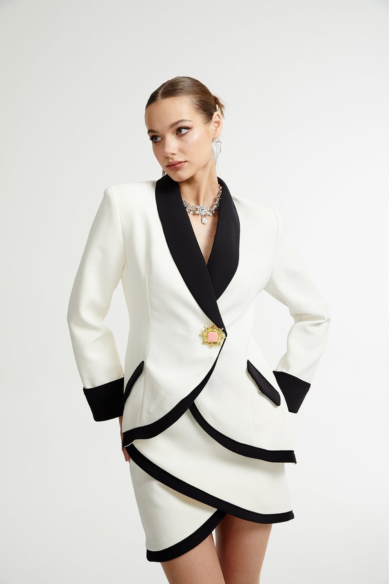 Vespera contrast colours jacket skirt matching set