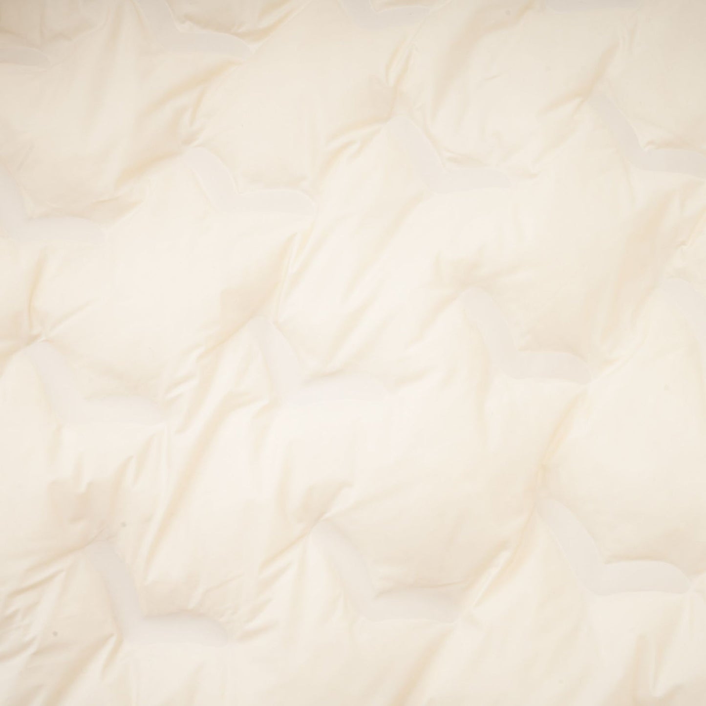 Woman wearing a white short coat made of suede with fur trim and padded design