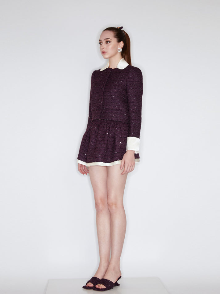 Classic cropped tweed jacket with contrasting collar and cuffs for a refined finish