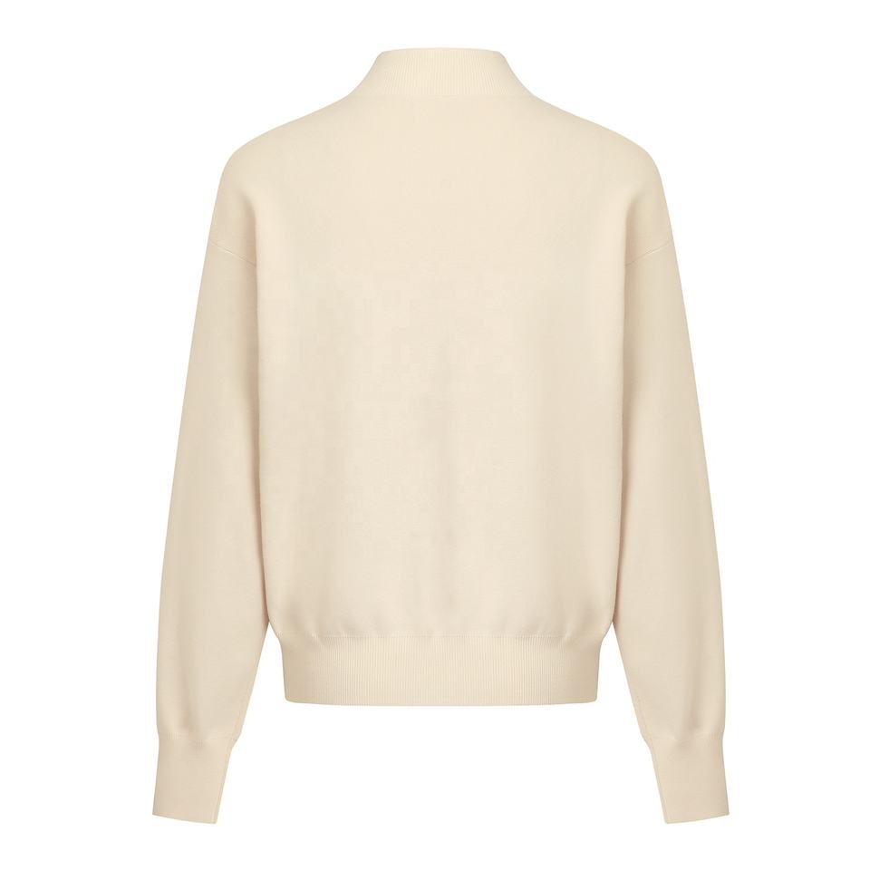 Pullover Sweater – Embroidered Design – Round Neckline – Elegant Everyday Style