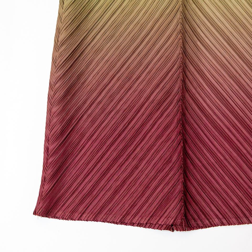 Maxi Dress – Color Block Design – High Neck – Pleated Chic Style