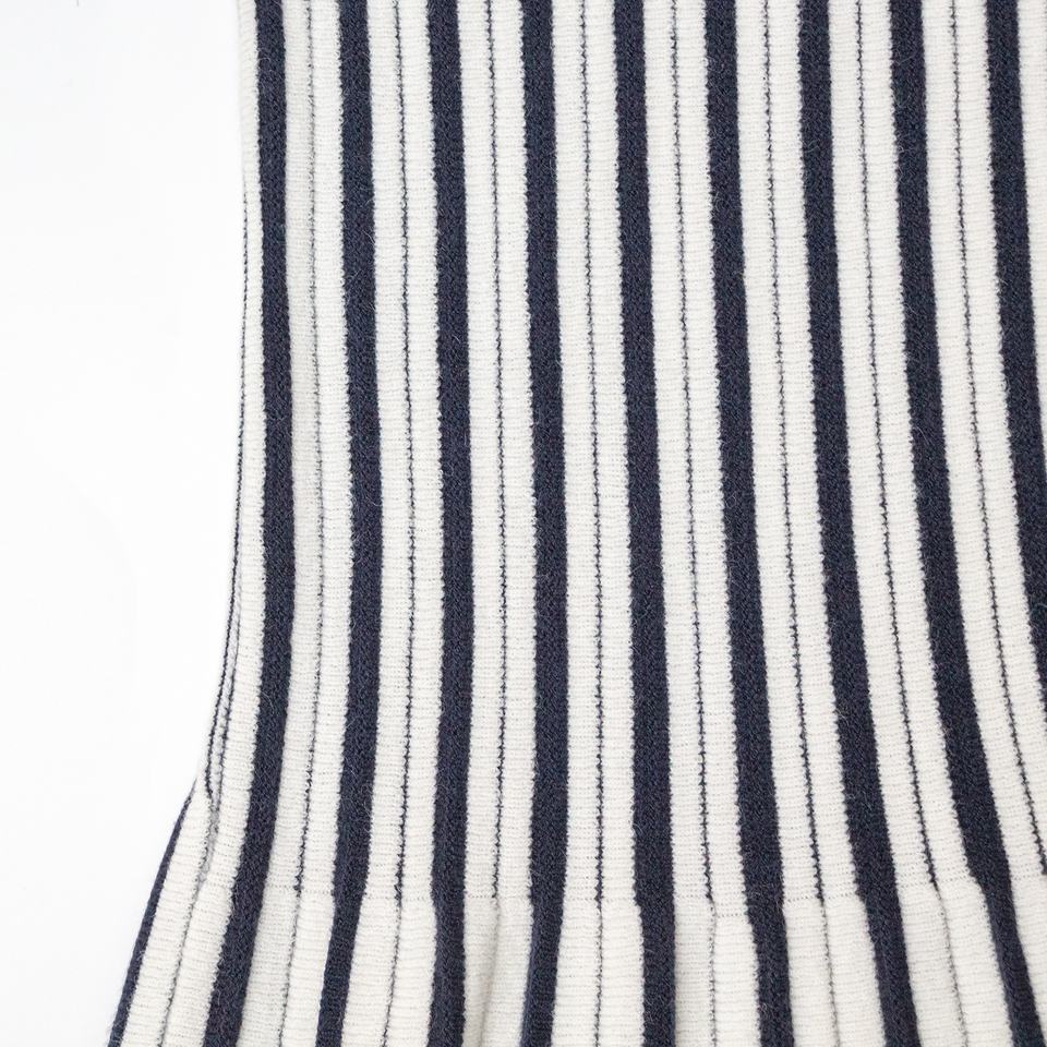 Sweater Dress – Sleeveless Maxi – Pleated Knit Design – Chic Striped Style