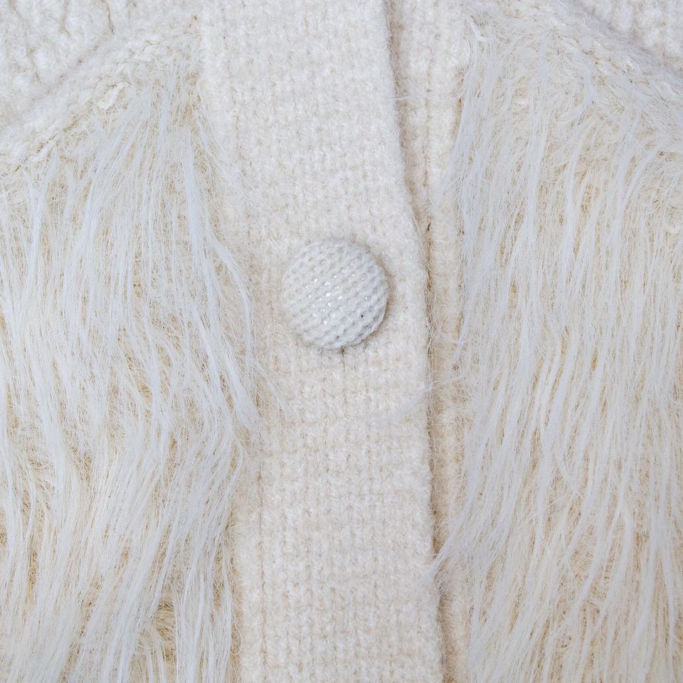 Cable Knit Sweater – V-Neck Design – Fur Trim – Thick Winter Style