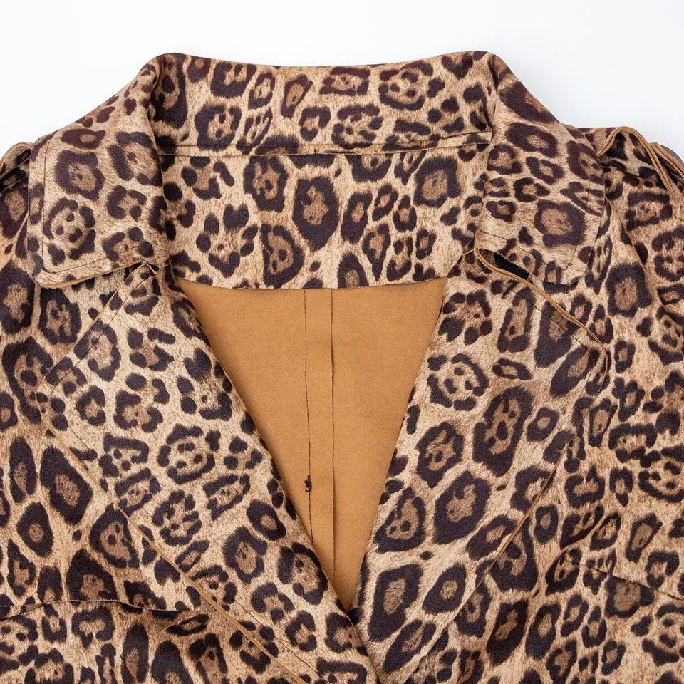 Trenchcoat – Leopard Print Design – Belted Waist – Elegant Winter Style