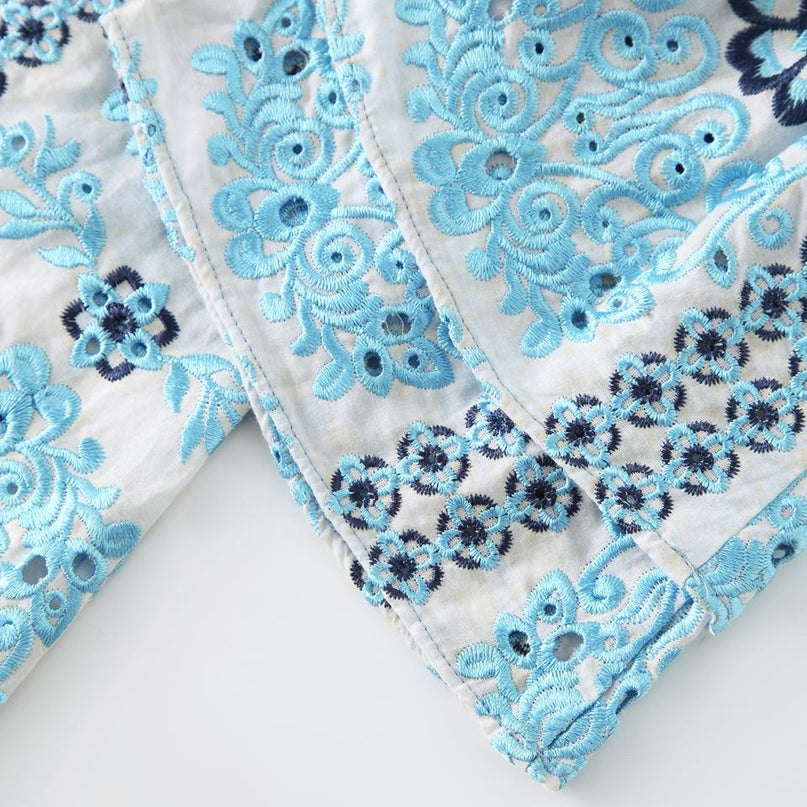 Blouse – Floral Embroidery – Round Neckline – Elegant Loose Fit