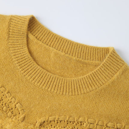 Pullover Sweater – Vintage Crewneck – Embroidery Detail – Classic Style