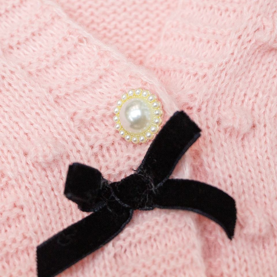 Knit Cardigan – Pearl Button Design – V-Neck – Vintage Feminine Style