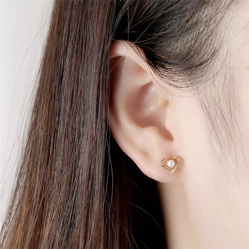 925 Sterling Silver 18K Gold Plated Freshwater Pearl Heart Stud Earrings