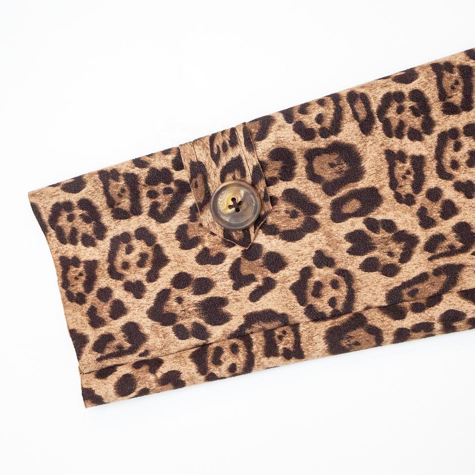 Trenchcoat – Leopard Print Design – Belted Waist – Elegant Winter Style