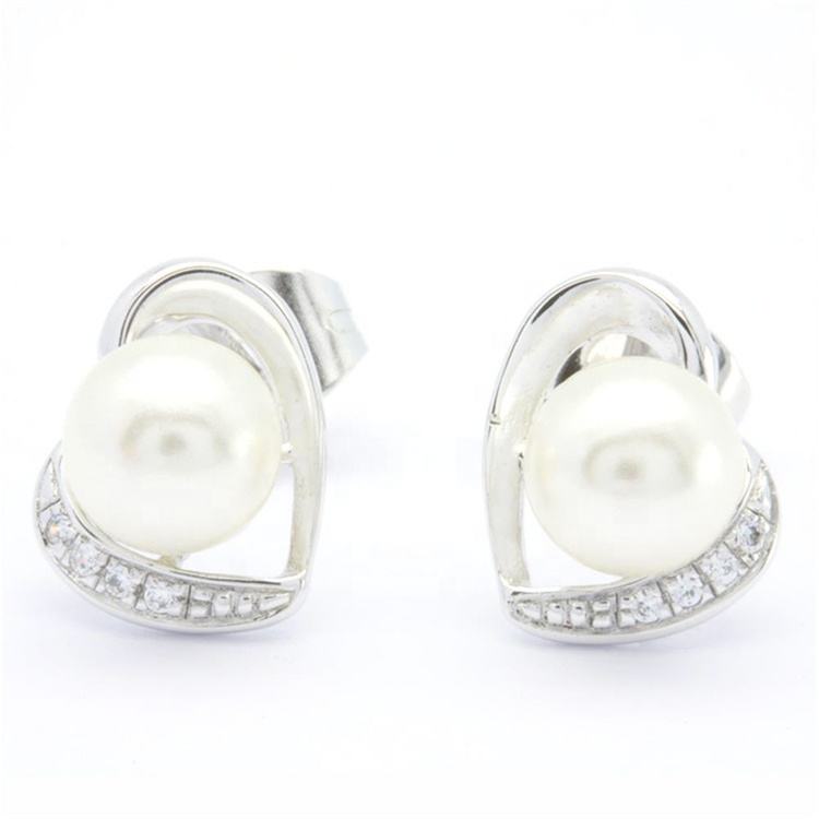 18K White Gold Plated Freshwater Pearl Heart Stud Earrings