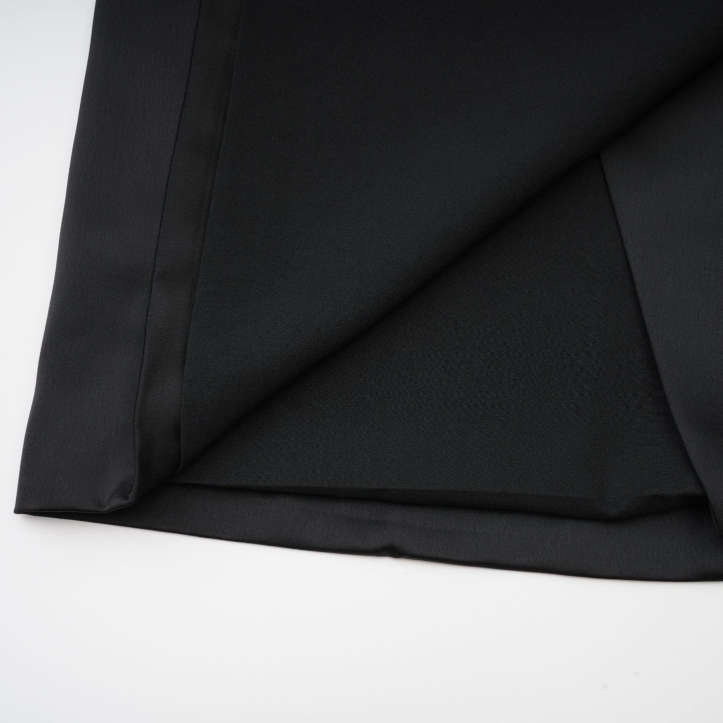 Sleeveless midi dress in monochrome featuring corset style front bowknot and ruffled detailing