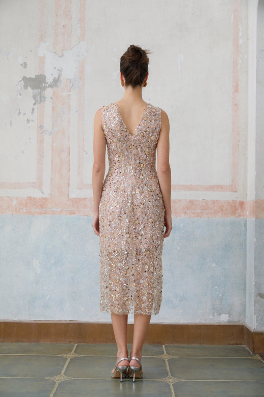 A fitted midi dress featuring a floral pattern with embellished Marguerite flower motifs throughout the design