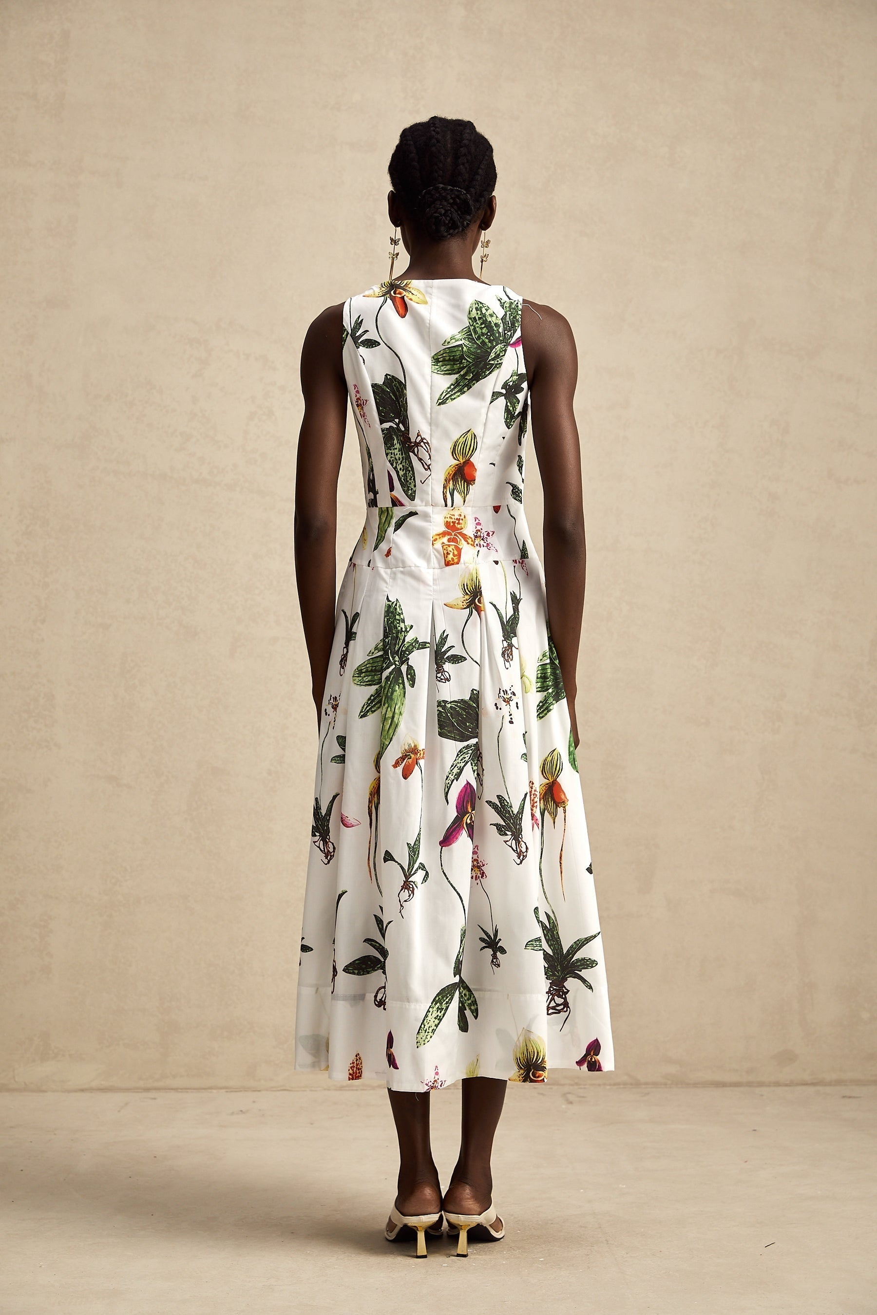 A floral print midi dress with a vneck and poplin fabric featuring a Magali design