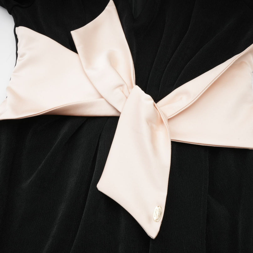 A long maxi dress with a Vneck and contrasting colors featuring a bowknot detail at the waist named Karine